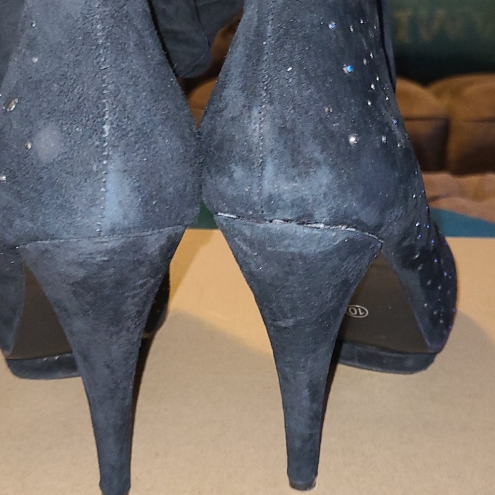 Boots - Picture 4 of 8